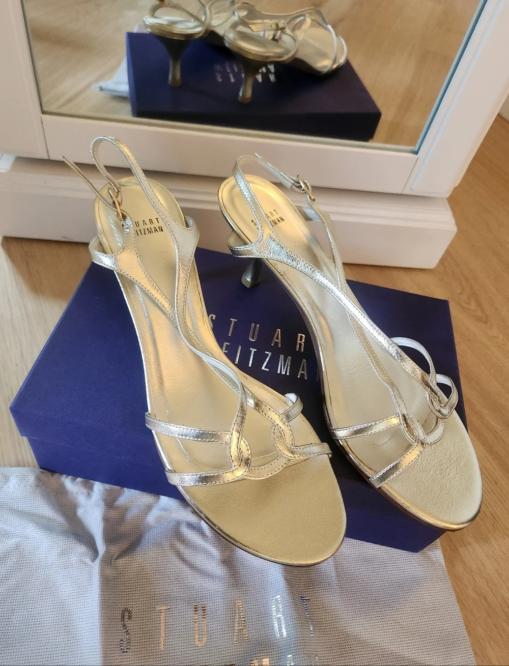 Stuart Weitzman | Reversal Strappy Sandal in Gold - Picture 1 of 8